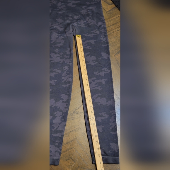 SPANX Heather Mossy Oak Camo Leggings - Black and Gray, L - Picture 3 of 5